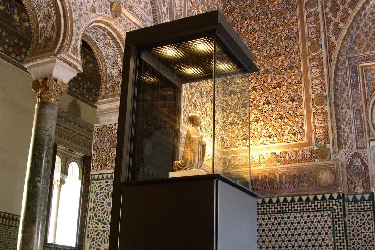 The Doge Antonio Venier (14th c.) in the Hall of Ambassadors. Venetian sources (s. 18th) mention the figure of a kneeling Doge attributed to Pietro Lombarda