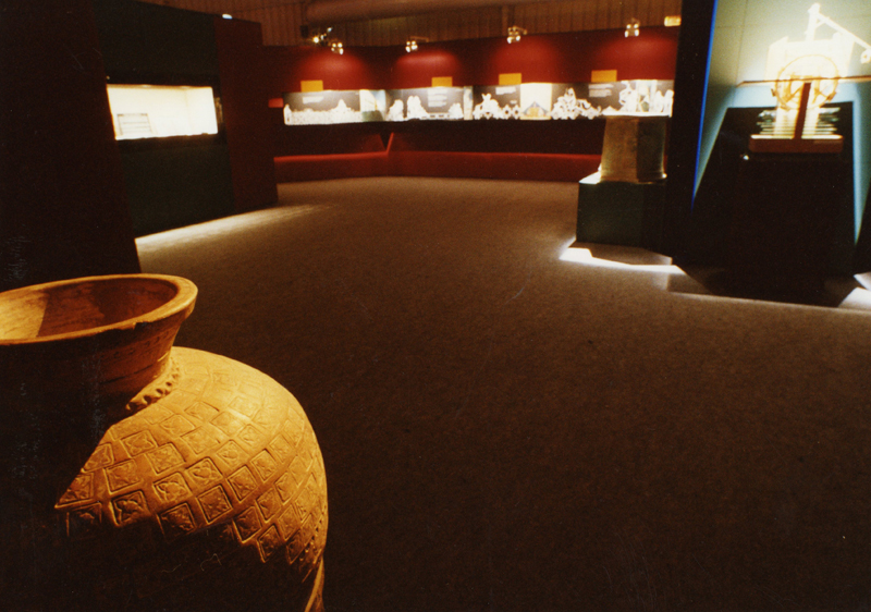 Interior y montaje expositivo en la Exhibición "Andalucía: historia, vida y tradiciones".
