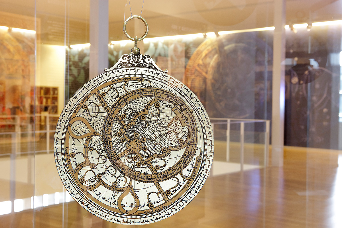 Astrolabio en espacio dedicado a Astronomía.