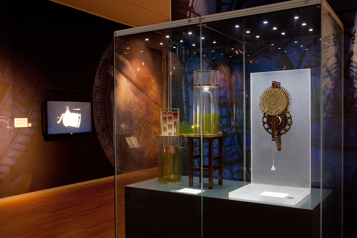 Showcase in the exhibition space dedicated to Astronomy