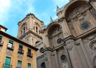 Vista parcial de la fachada de la Catedral