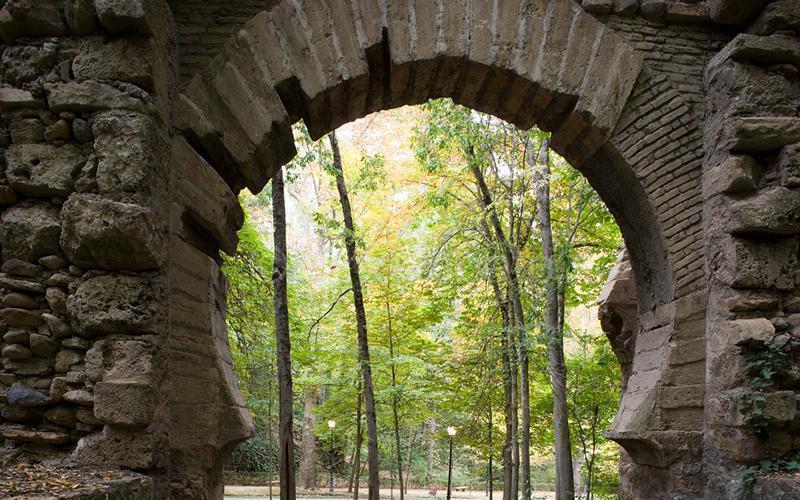 Arch of Puerta de Bibarrambla, in the forest of La Alhambra. 