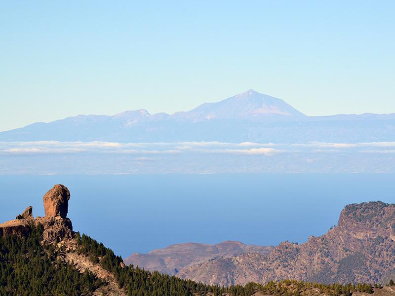 Vista del Teide, en la isla canaria de Tenerife, desde la Isla de la Palma.