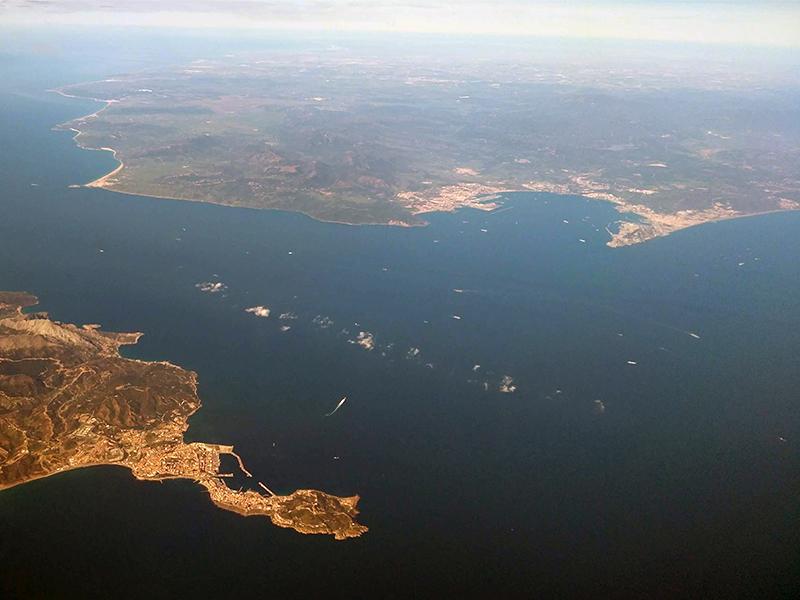 Imagen de un barco fenicio del siglo II, tallado en un sarcófago.