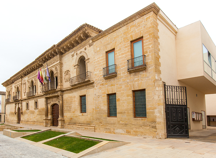 Fachada del Ayuntamiento de Baeza. ©Turismo Andaluz