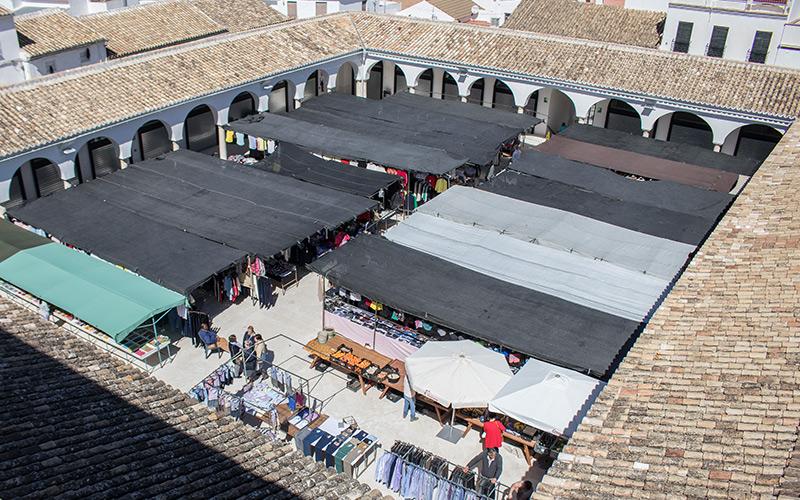View of the central yard in Plaza de Abastos in a market day ©Estepa City Hall.